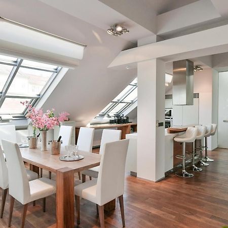 Luxury Central Penthouse With Sauna, Terrace, 250M2, 5Bdrm, 3Bthrm プラハ エクステリア 写真