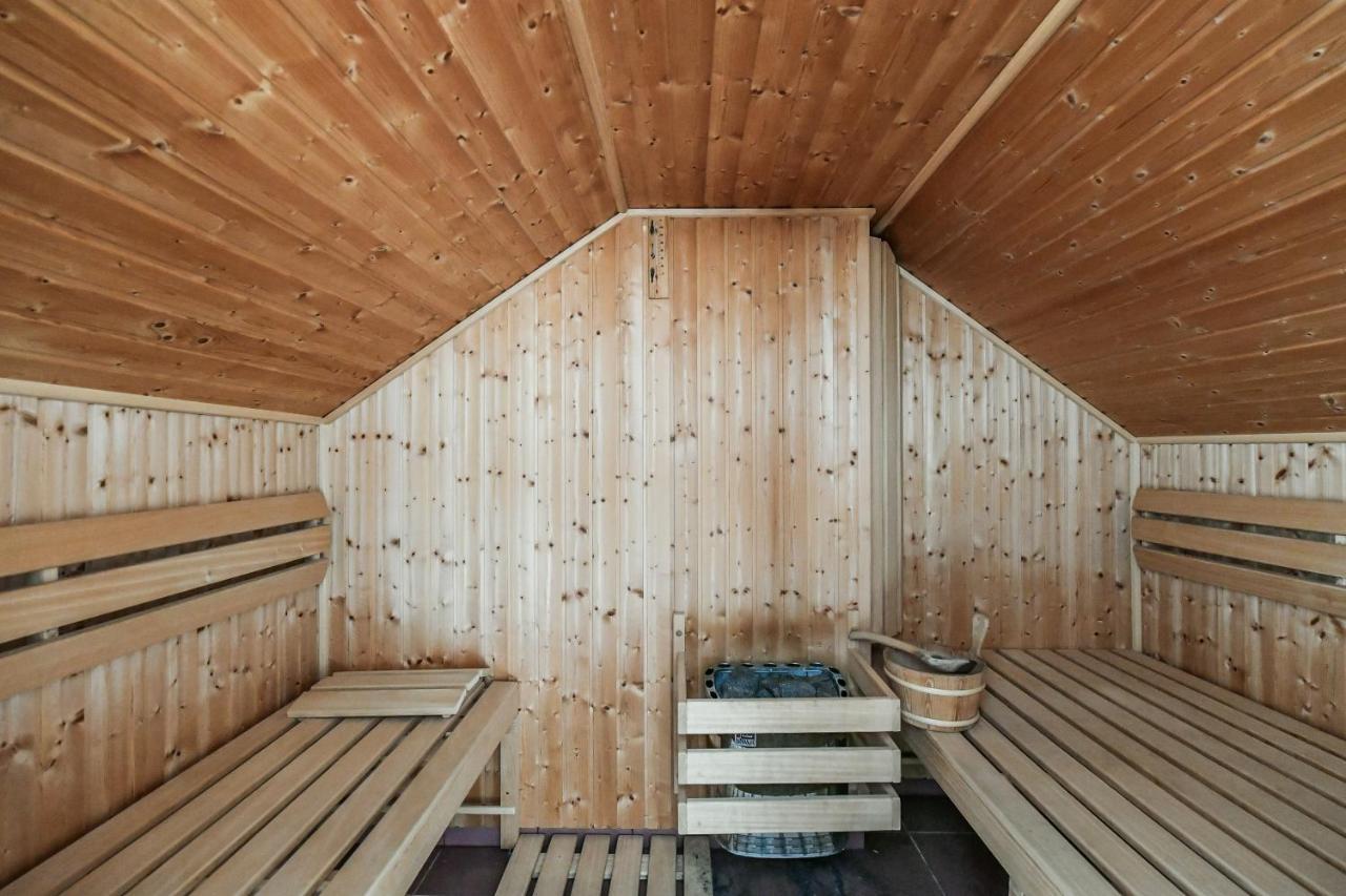 Luxury Central Penthouse With Sauna, Terrace, 250M2, 5Bdrm, 3Bthrm プラハ エクステリア 写真