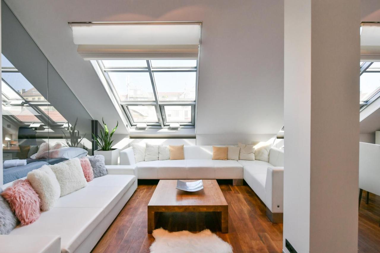 Luxury Central Penthouse With Sauna, Terrace, 250M2, 5Bdrm, 3Bthrm プラハ エクステリア 写真