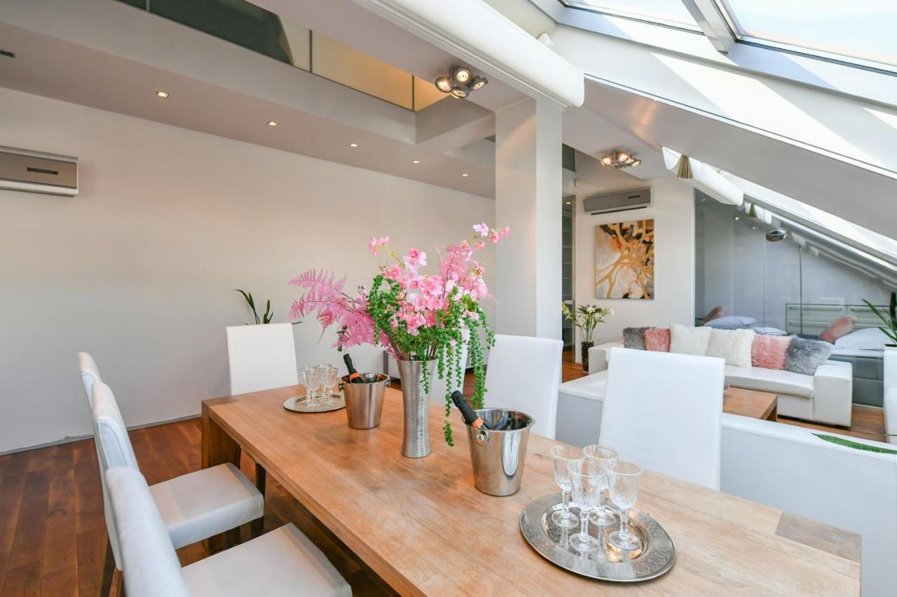 Luxury Central Penthouse With Sauna, Terrace, 250M2, 5Bdrm, 3Bthrm プラハ エクステリア 写真