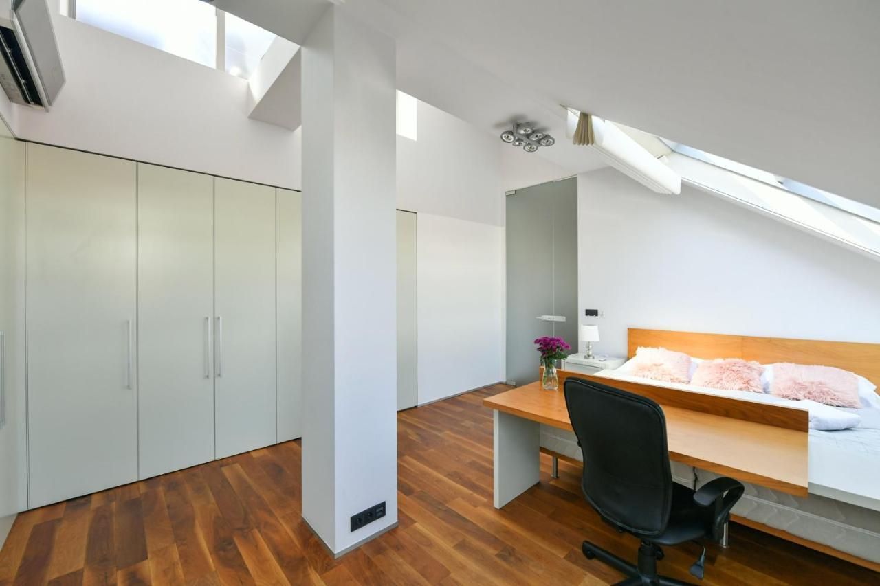 Luxury Central Penthouse With Sauna, Terrace, 250M2, 5Bdrm, 3Bthrm プラハ エクステリア 写真