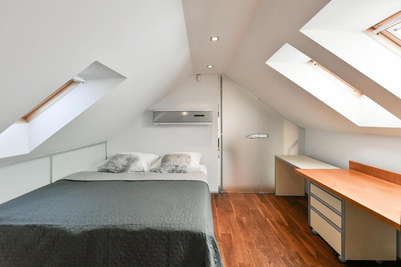 Luxury Central Penthouse With Sauna, Terrace, 250M2, 5Bdrm, 3Bthrm プラハ エクステリア 写真
