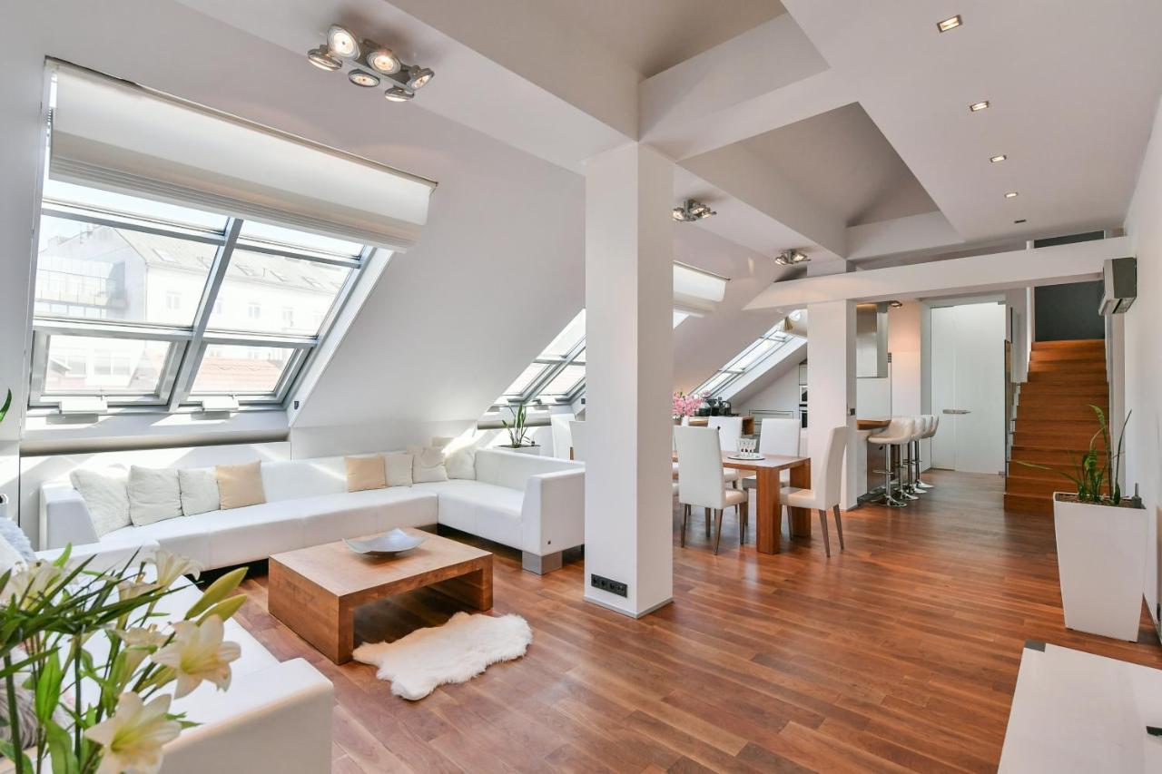 Luxury Central Penthouse With Sauna, Terrace, 250M2, 5Bdrm, 3Bthrm プラハ エクステリア 写真