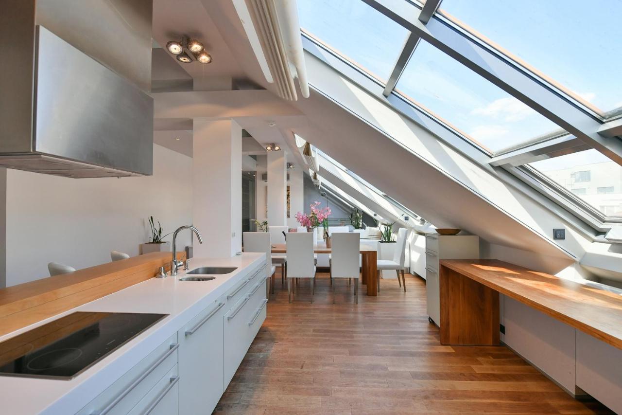 Luxury Central Penthouse With Sauna, Terrace, 250M2, 5Bdrm, 3Bthrm プラハ エクステリア 写真