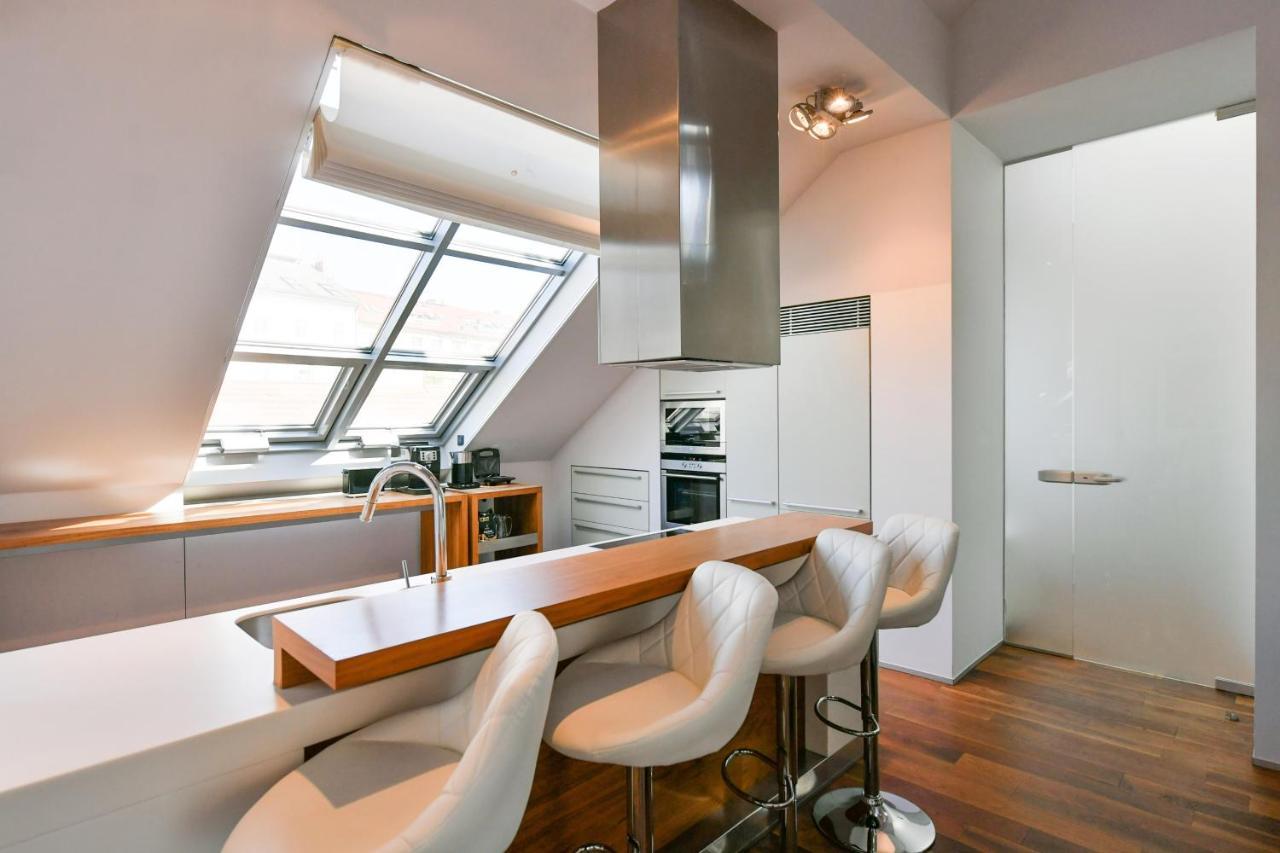 Luxury Central Penthouse With Sauna, Terrace, 250M2, 5Bdrm, 3Bthrm プラハ エクステリア 写真