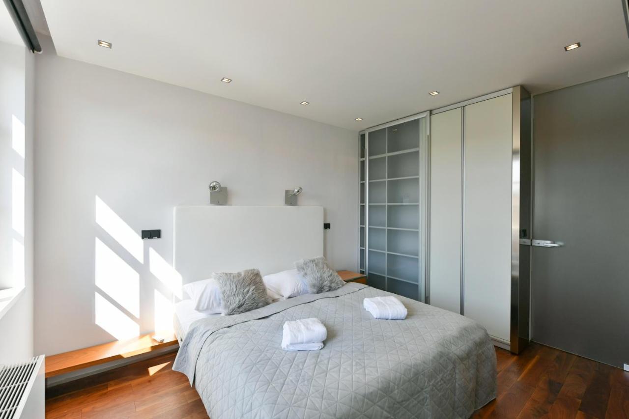 Luxury Central Penthouse With Sauna, Terrace, 250M2, 5Bdrm, 3Bthrm プラハ エクステリア 写真