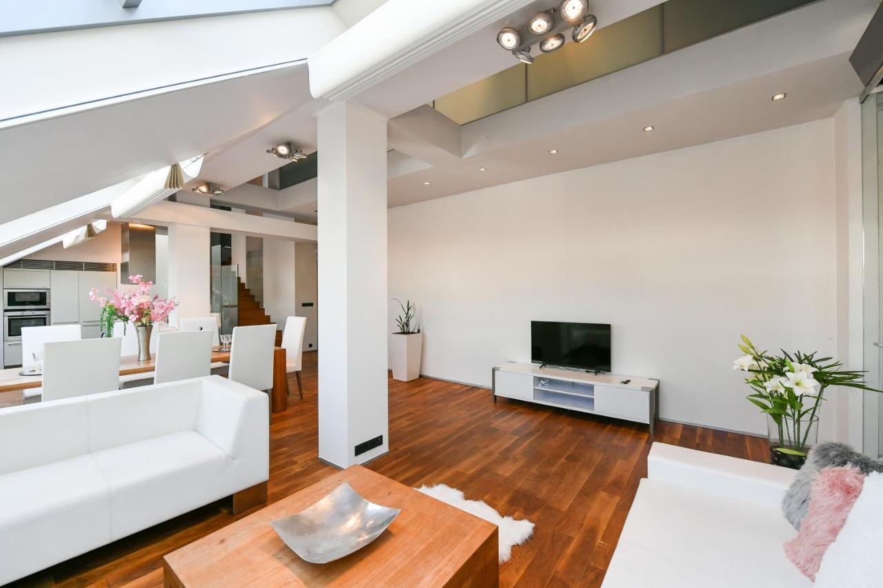 Luxury Central Penthouse With Sauna, Terrace, 250M2, 5Bdrm, 3Bthrm プラハ エクステリア 写真