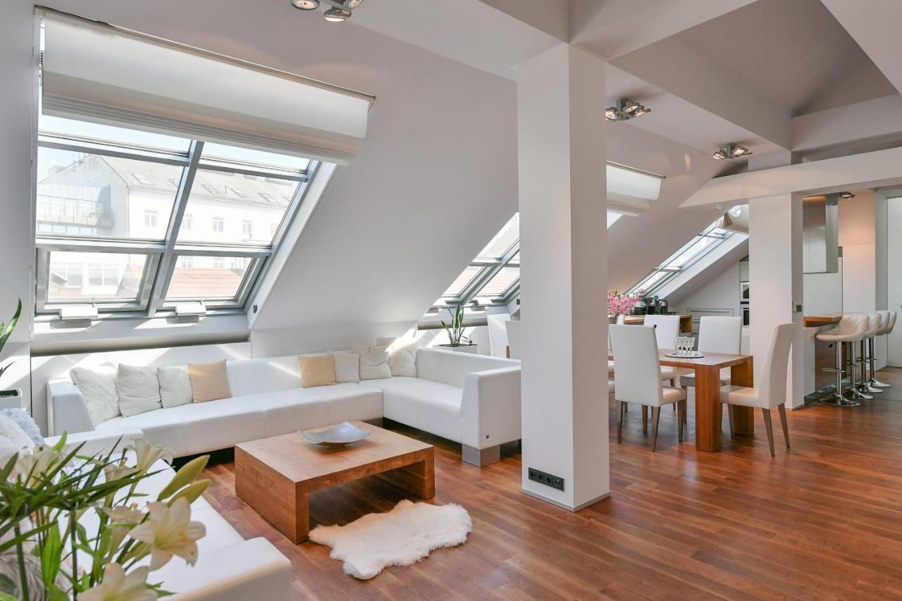 Luxury Central Penthouse With Sauna, Terrace, 250M2, 5Bdrm, 3Bthrm プラハ エクステリア 写真